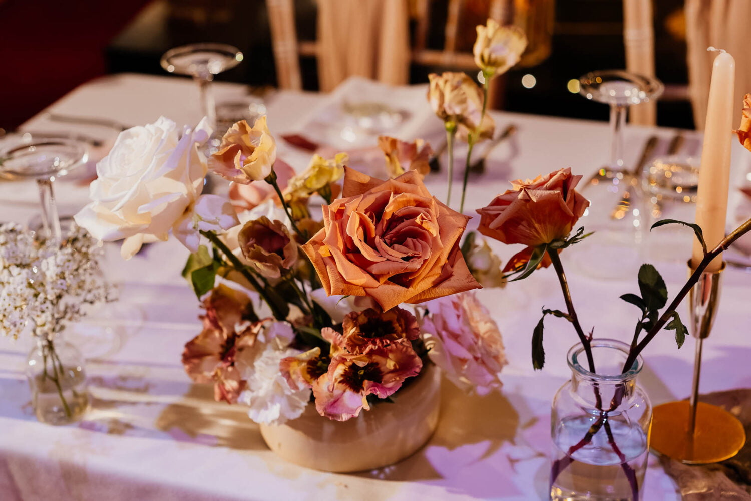Wedding table decor with neutral flowers