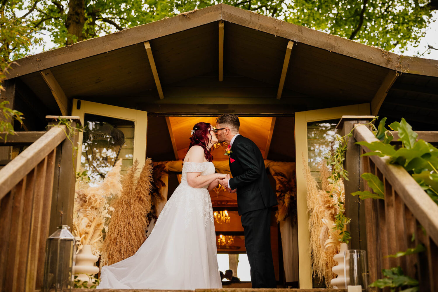 First kiss at The Love Shack weddings